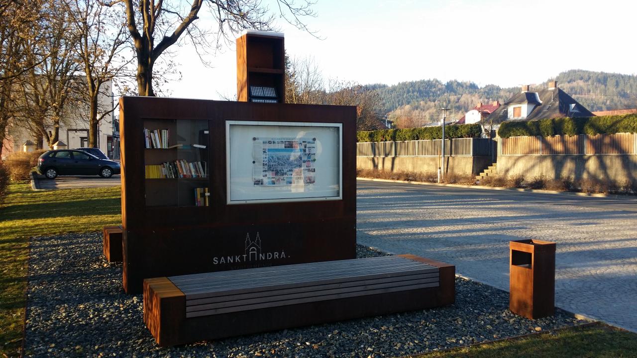 Bücherbox vor der Bücherei