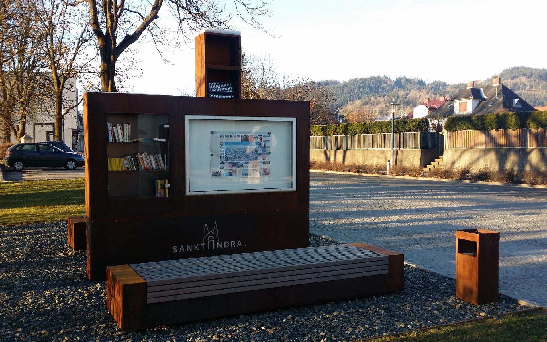 Bücherbox vor der Bücherei