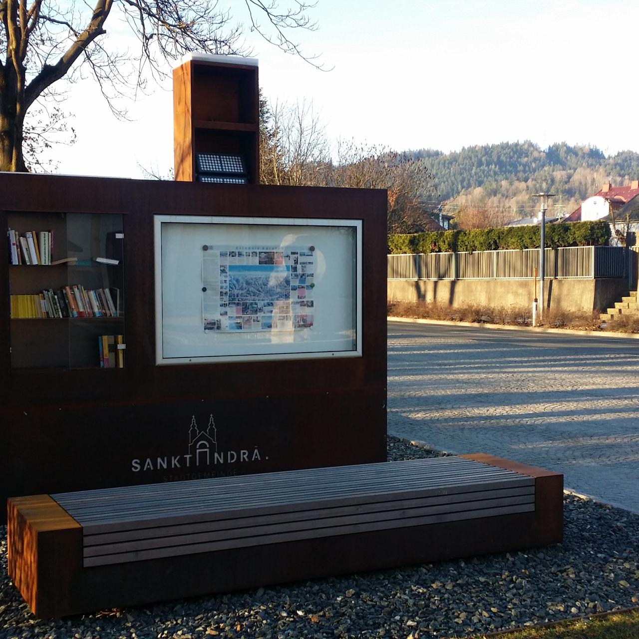 Bücherbox vor der Bücherei